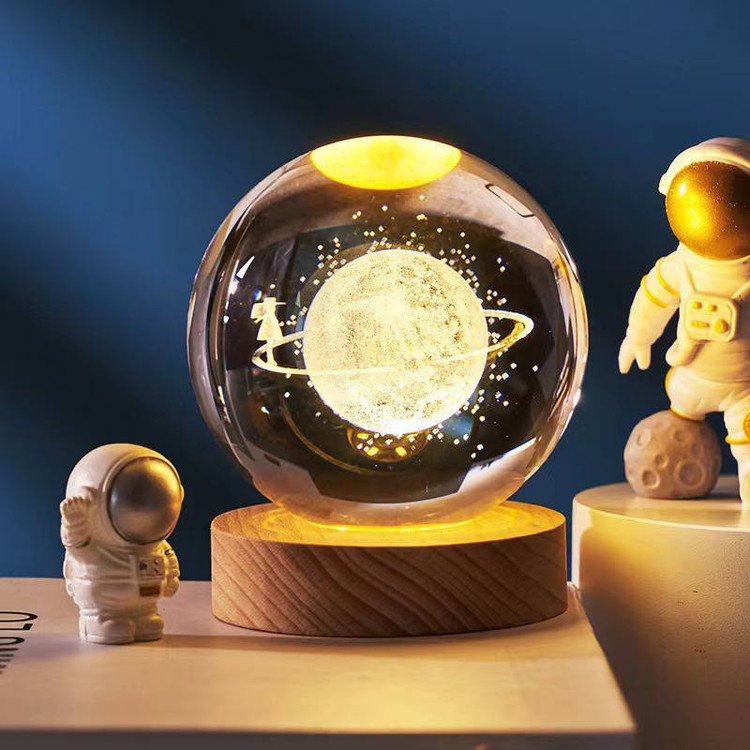 گوی کریستالی شب خواب پایه چوبی ۶ سانت طرح دختر رو ماه