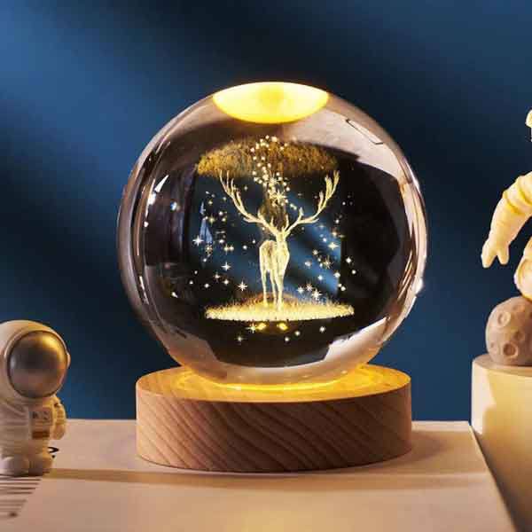 گوی کریستالی شب خواب پایه چوبی ۶سانت طرح گوزن